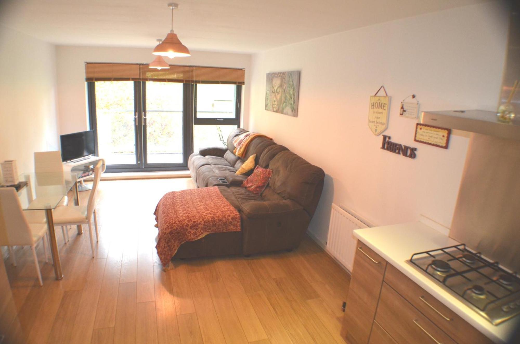 Brentwood Town Retreat - Large 2 Bedroom Apartment Номер фото