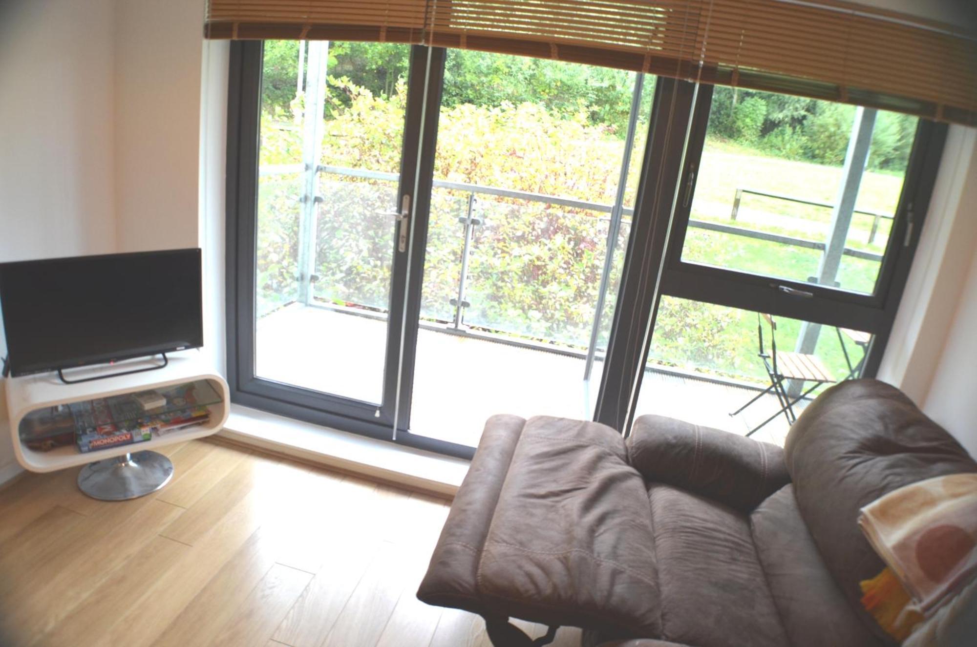 Brentwood Town Retreat - Large 2 Bedroom Apartment Экстерьер фото